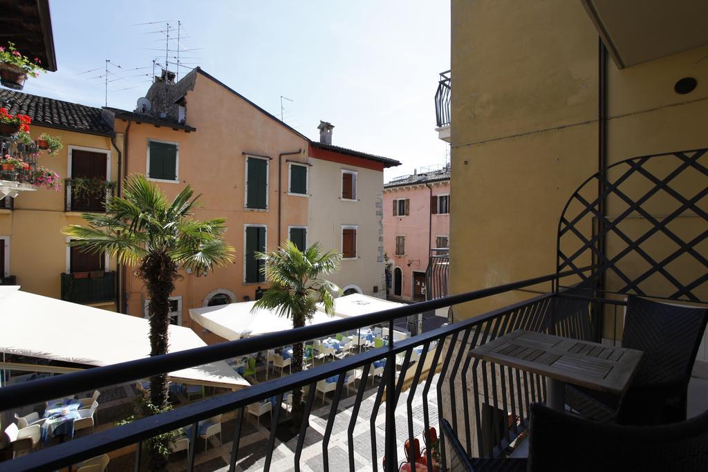 Appartamenti Piazza Umberto I Torri Del Benaco Kamer foto